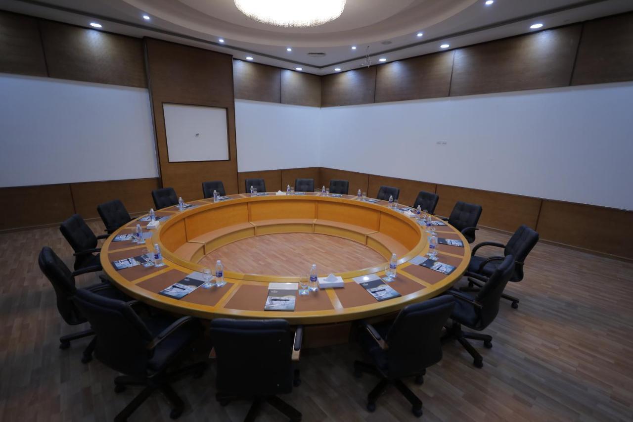 Tolip Gardens Hotel Cairo Exterior foto The meeting room of the Executive Board
