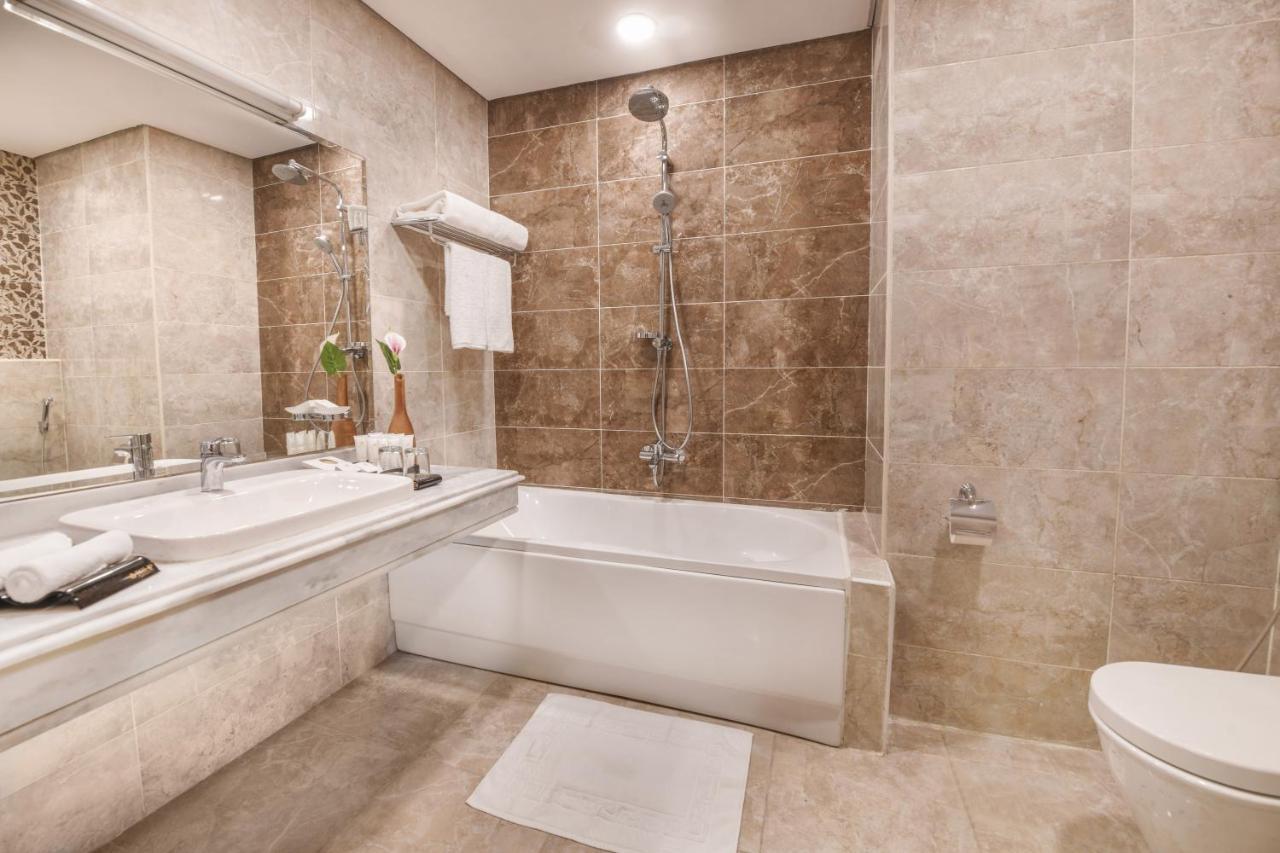 Tolip Gardens Hotel Cairo Exterior foto Bathroom