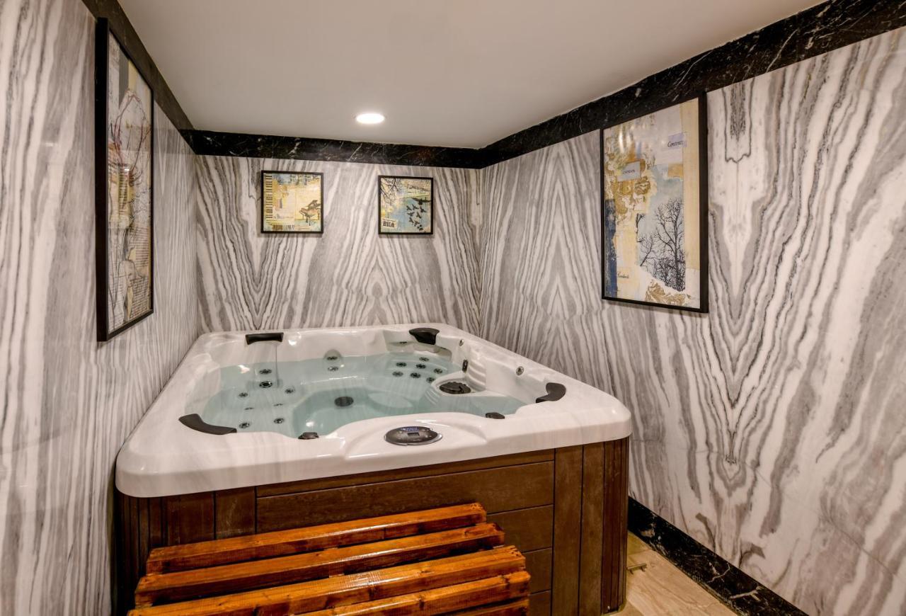 Tolip Gardens Hotel Cairo Exterior foto A hot tub