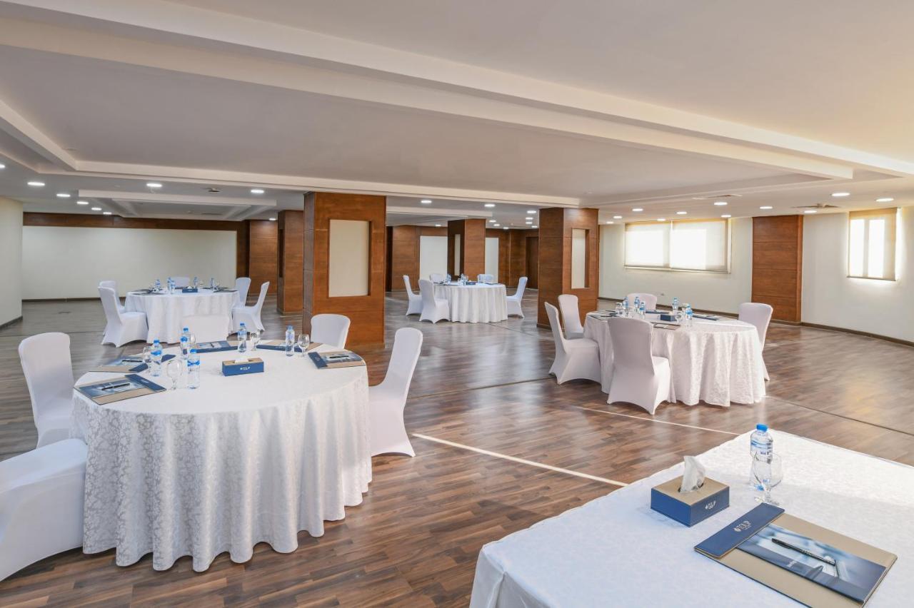 Tolip Gardens Hotel Cairo Exterior foto Meeting room